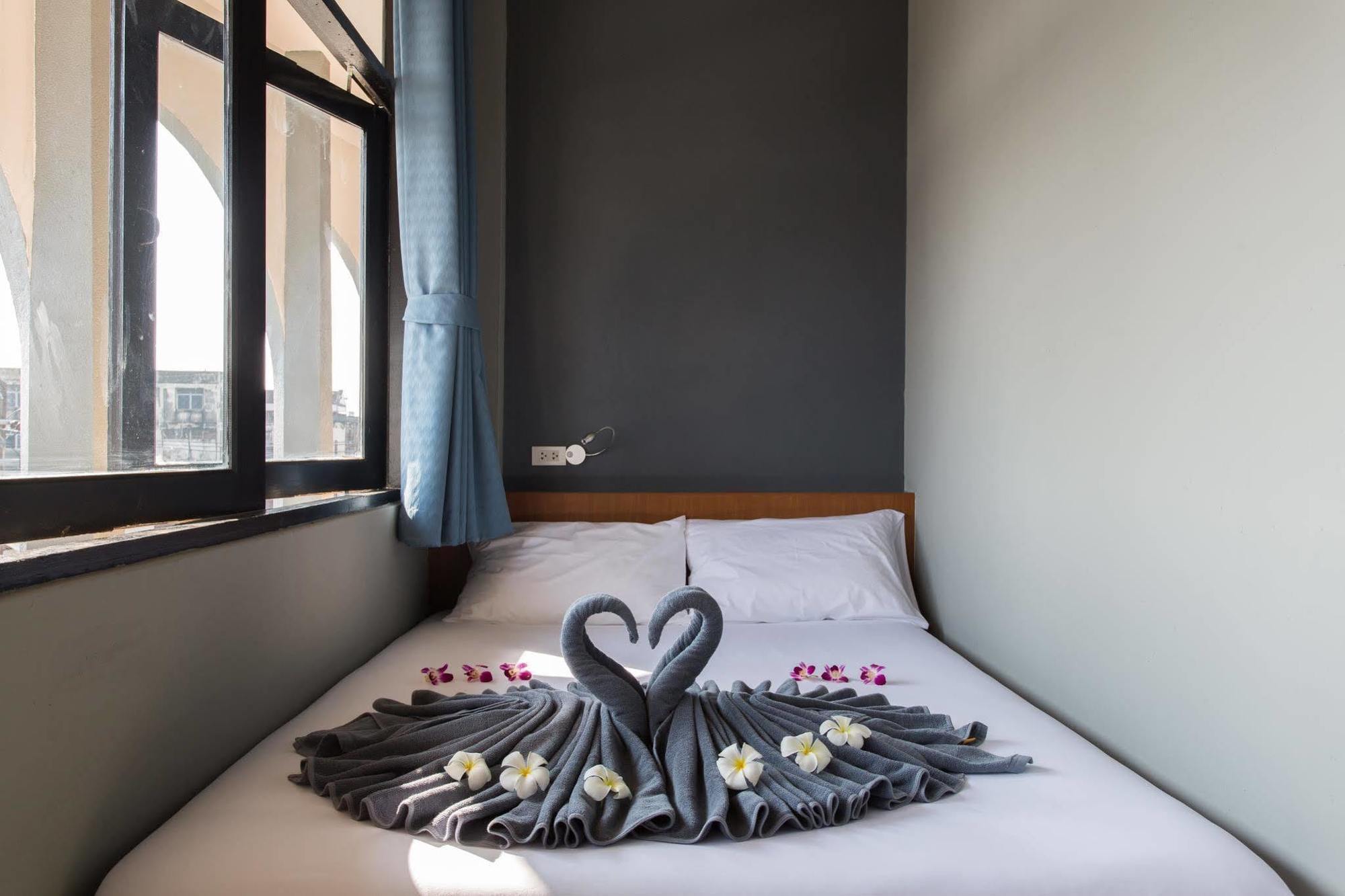 Holiday Station Hostel Краби Экстерьер фото