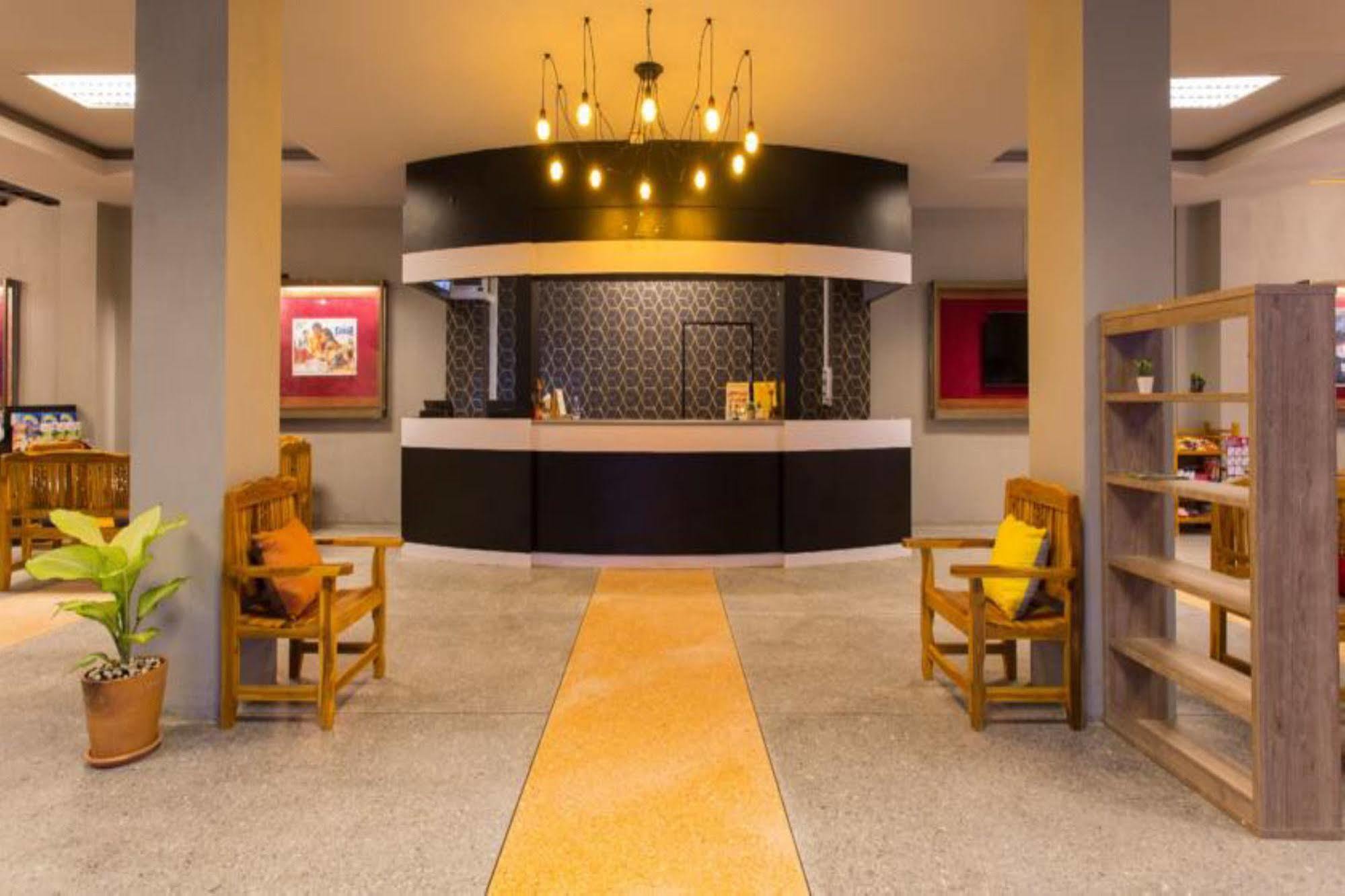 Holiday Station Hostel Краби Экстерьер фото