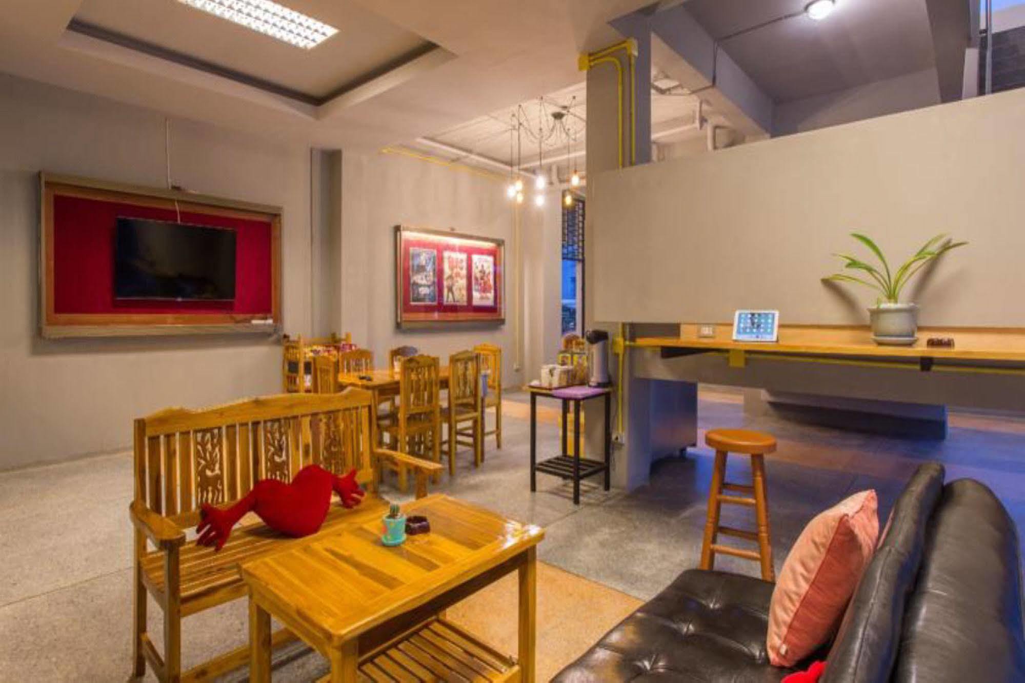 Holiday Station Hostel Краби Экстерьер фото