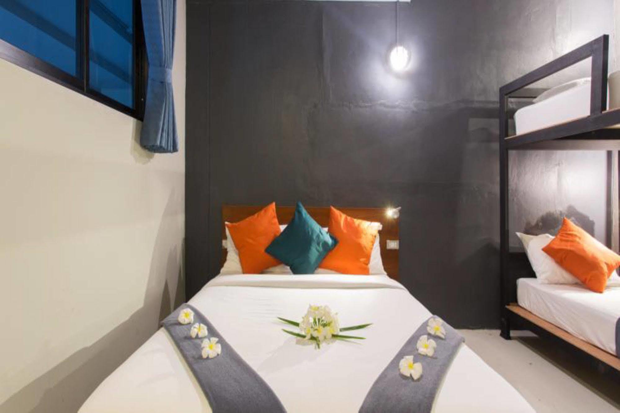 Holiday Station Hostel Краби Экстерьер фото