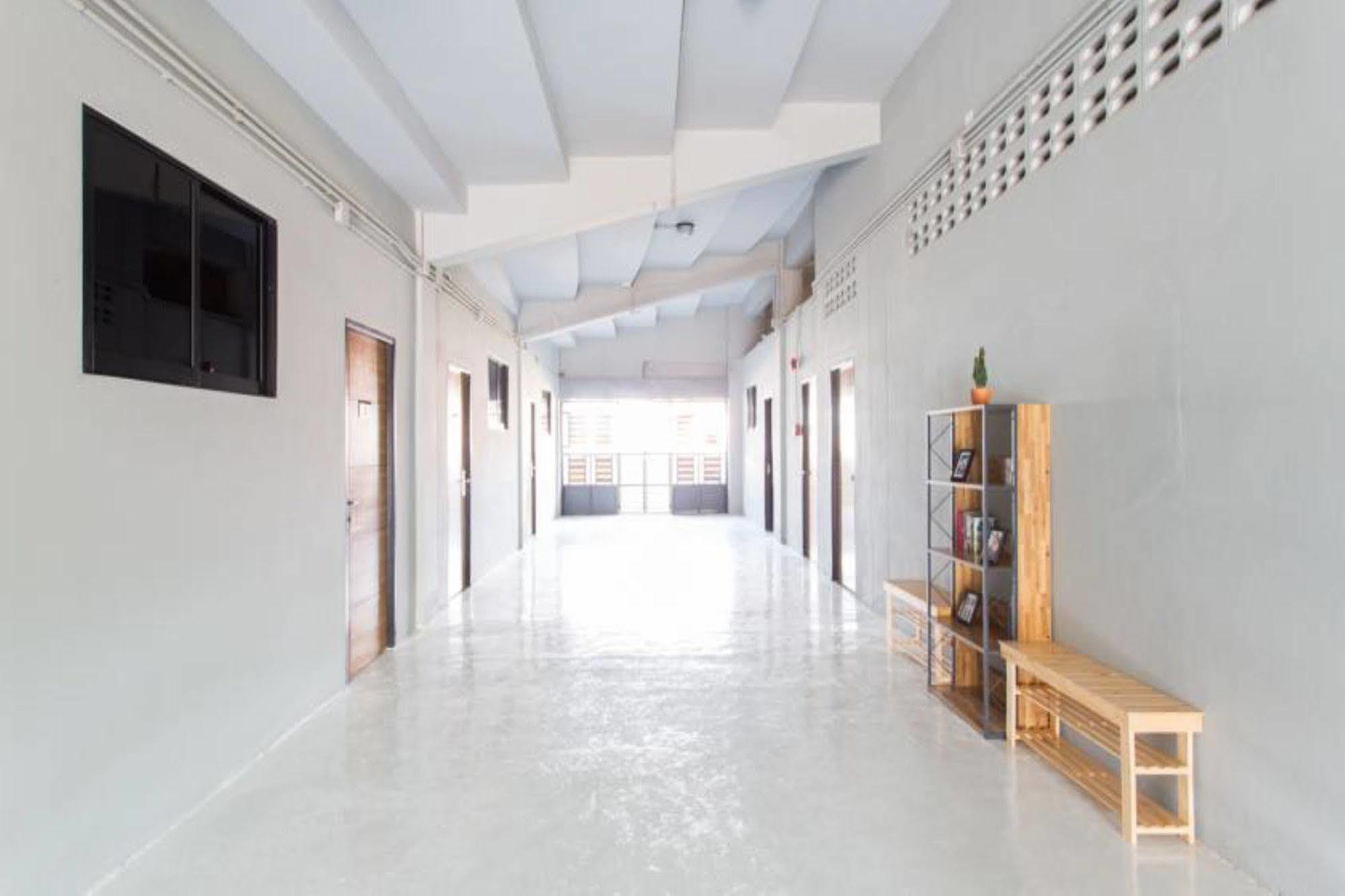 Holiday Station Hostel Краби Экстерьер фото