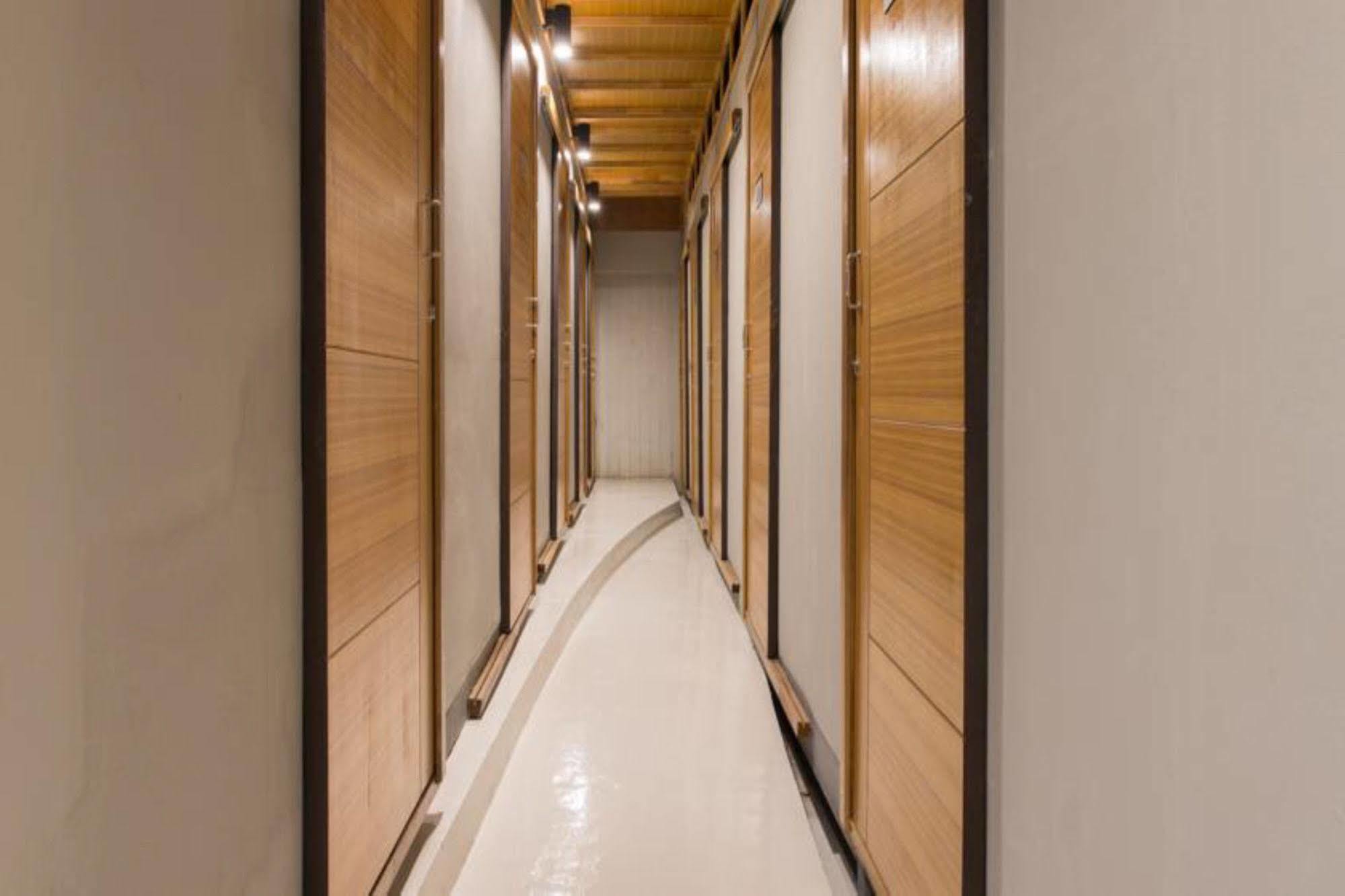 Holiday Station Hostel Краби Экстерьер фото